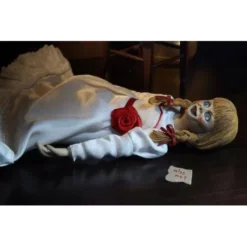 NECA Annabelle Retro Action (20cms). The Conjuring Universe -Ventas PIXELATOY annabelle retro action 20cms the conjuring universe 1 5